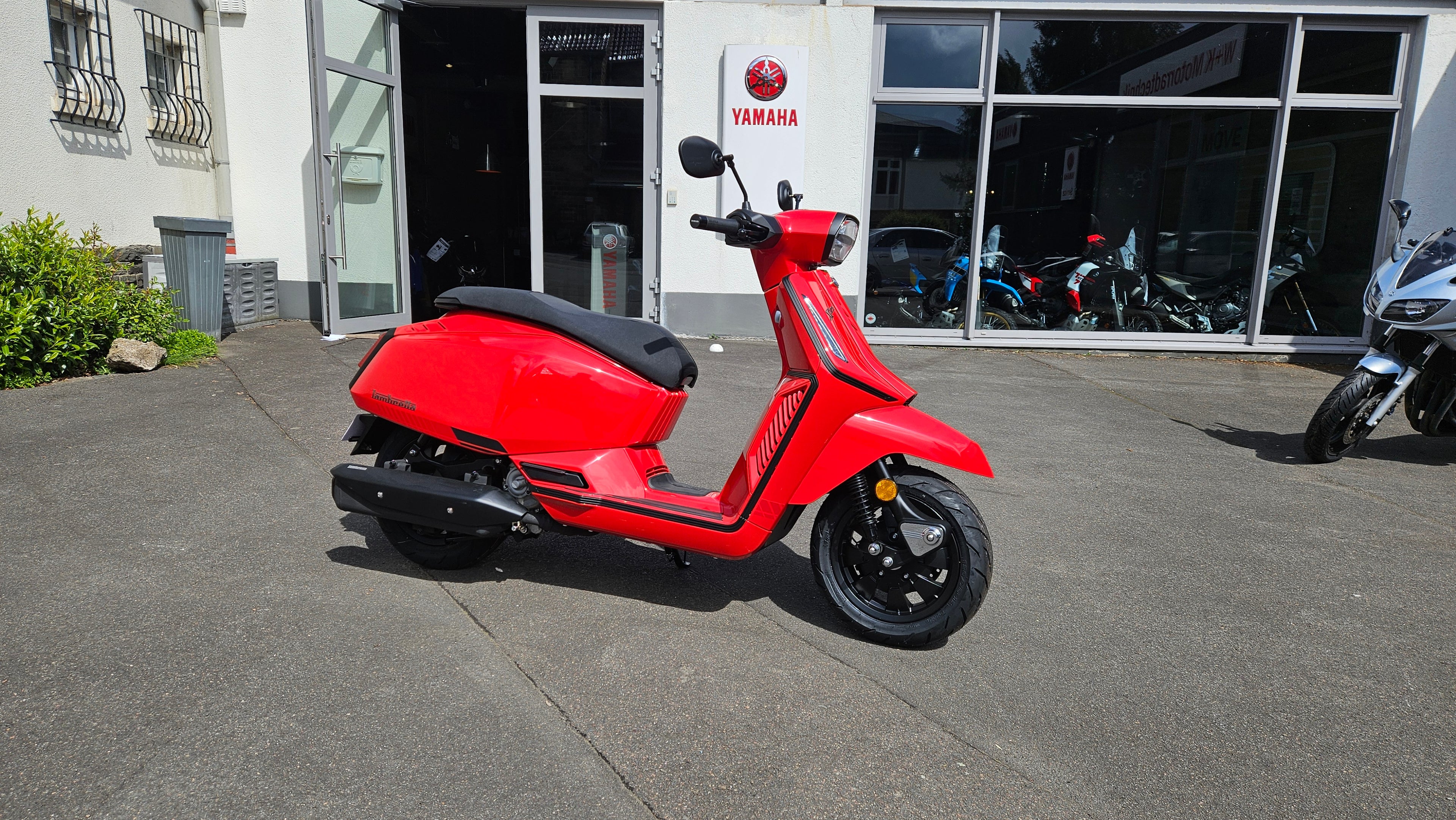 X 125